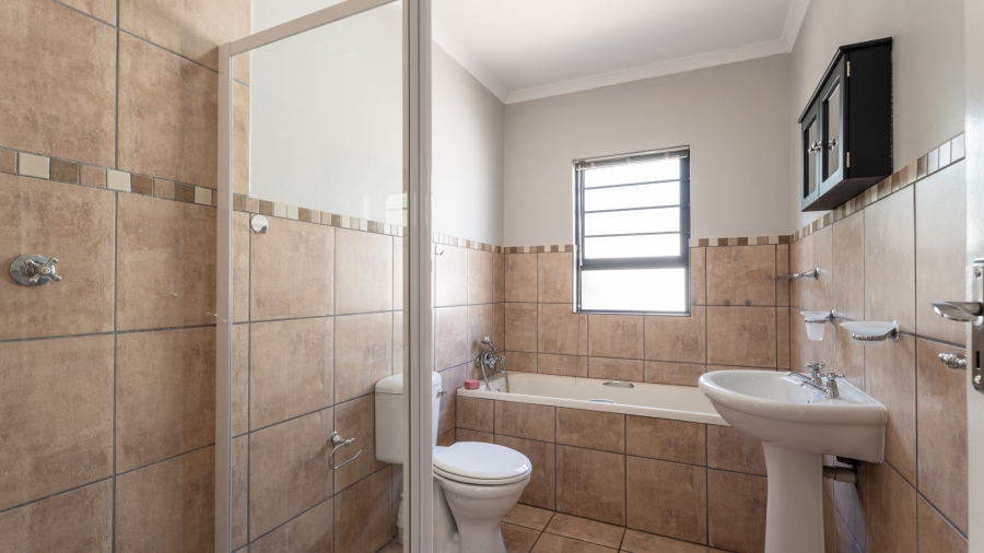 To Let 3 Bedroom Property for Rent in Rouxpark Western Cape